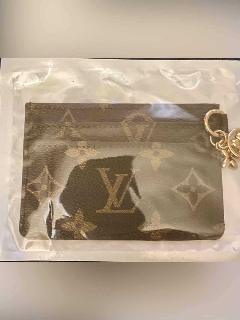 NOT AUTHENTIC Louis Vuitton Monogram Canvas Card Holder with Gold Keyring